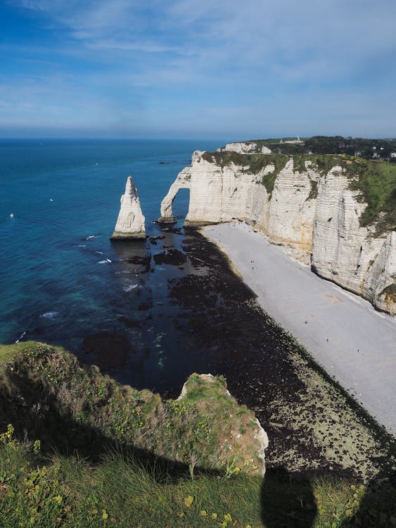 White Rock Formation on Sea Shore · Free Stock Photo