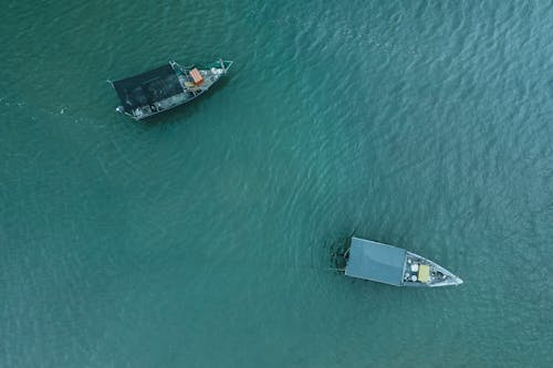 Fotobanka s bezplatnými fotkami na tému člny, fotografia z dronu, letecké snímkovanie