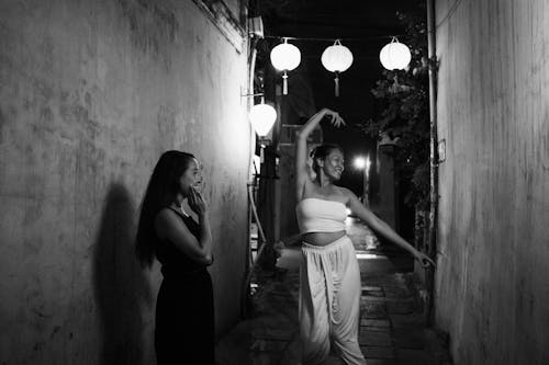 Bezpłatne Darmowe zdjęcie z galerii z czarno-biały, festiwal lampionów na tajwanie, kobiety Zdjęcie z galerii