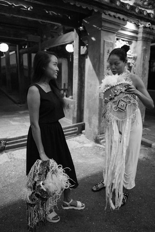Gratis stockfoto met Aziatische vrouwen, glimlachen, klederdracht