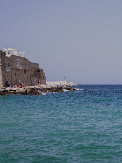 Free A picturesque view of a historic coastal wall by the sea, ideal for travel inspiration. Stock Photo