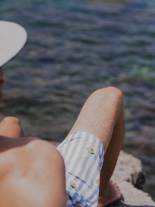 adam, bacak, deniz kıyısında içeren Ücretsiz stok fotoğraf