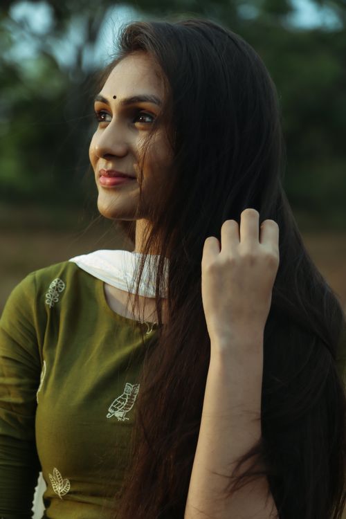 Free Charming portrait of a South Asian woman smiling in an outdoor setting. Stock Photo