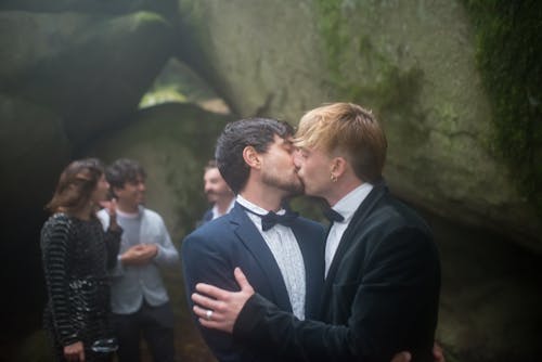 Foto stok gratis berciuman, gay, intim
