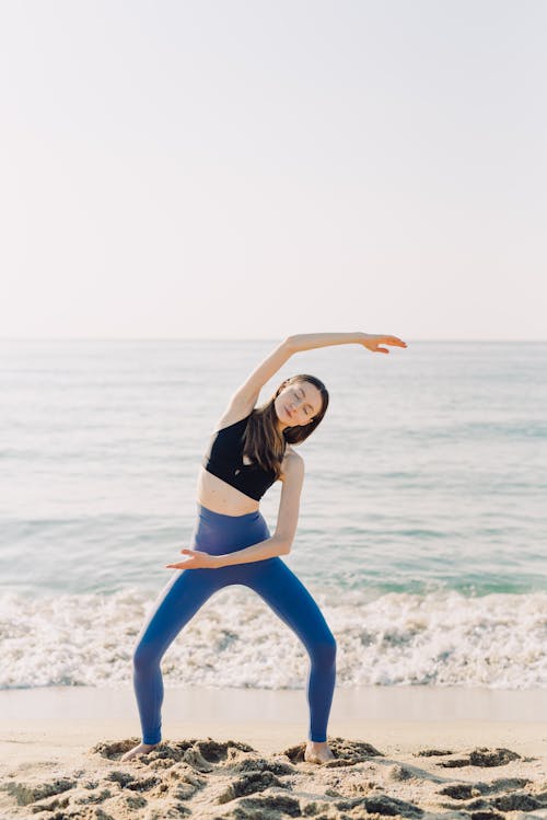 Photos gratuites de bien-être, faire de l'exercice, femme