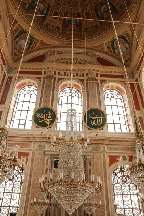 Free Stunning view of a mosque's intricate ceiling and chandeliers, showcasing classic architecture and religious art. Stock Photo