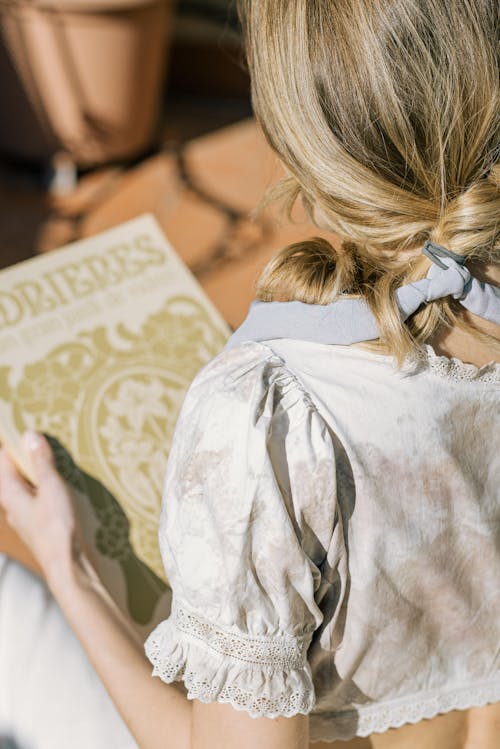 Free Backview of Woman holding a Book  Stock Photo