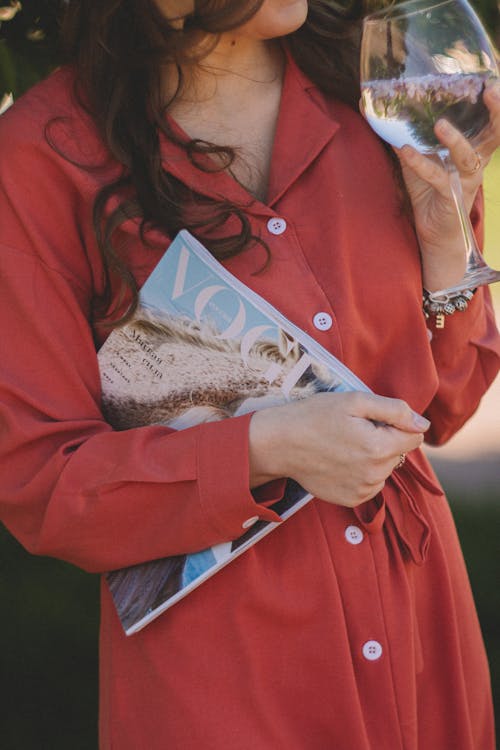 Photos gratuites de femme, magazine, robe rouge