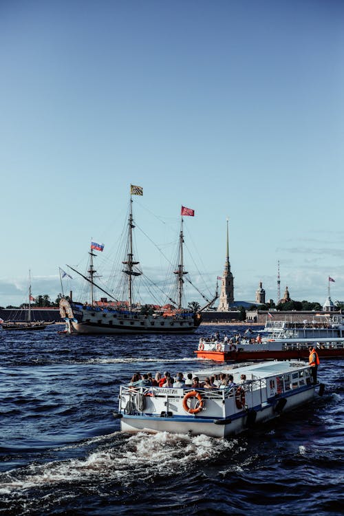 免費 tourboat, 俄國, 垂直拍攝 的 免費圖庫相片 圖庫相片