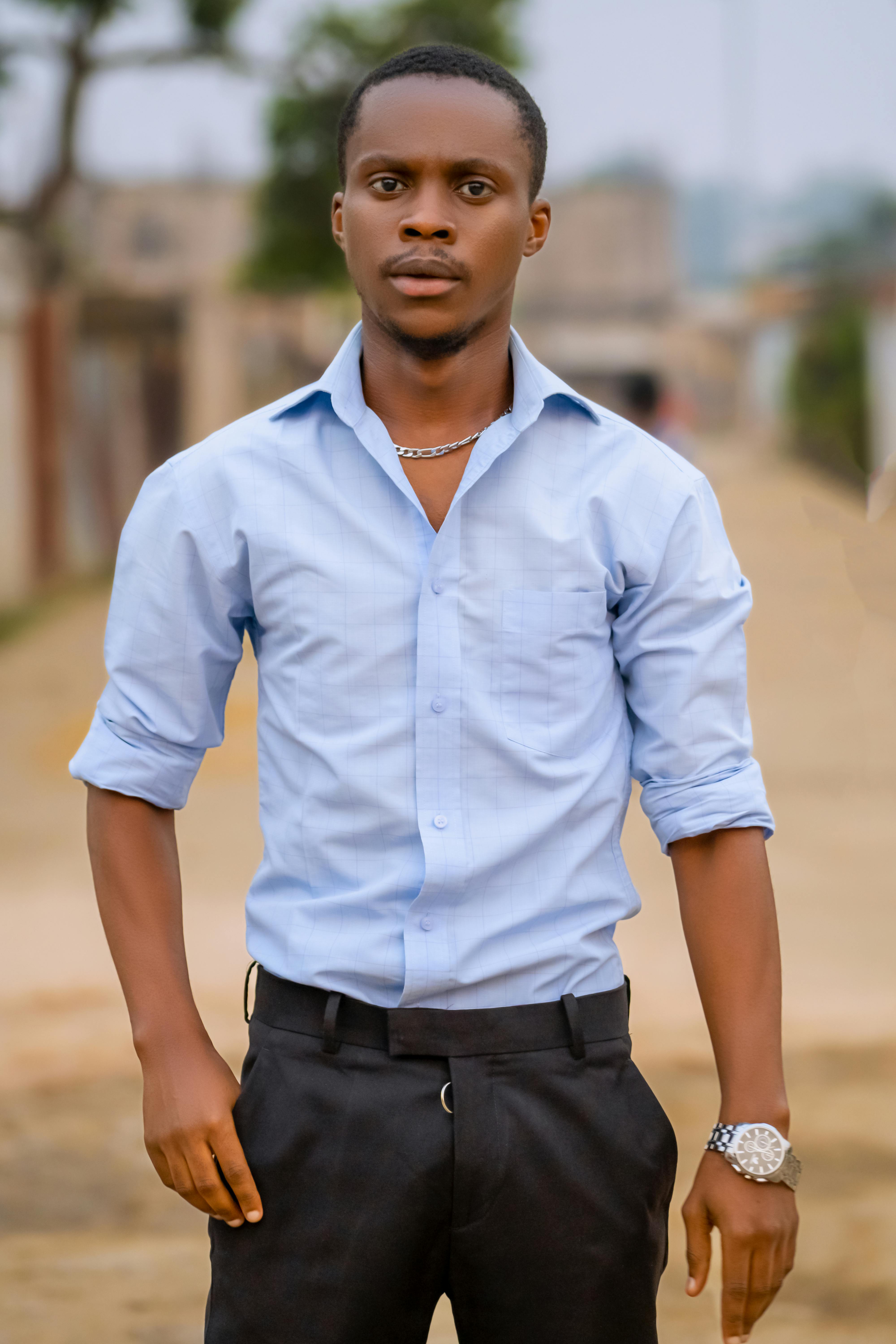 White Shirt, brown shoes, brown belt, navy pants, Navy and Maroon tie. | White  shirt men, Shirt and tie outfits, Light blue dress shirt