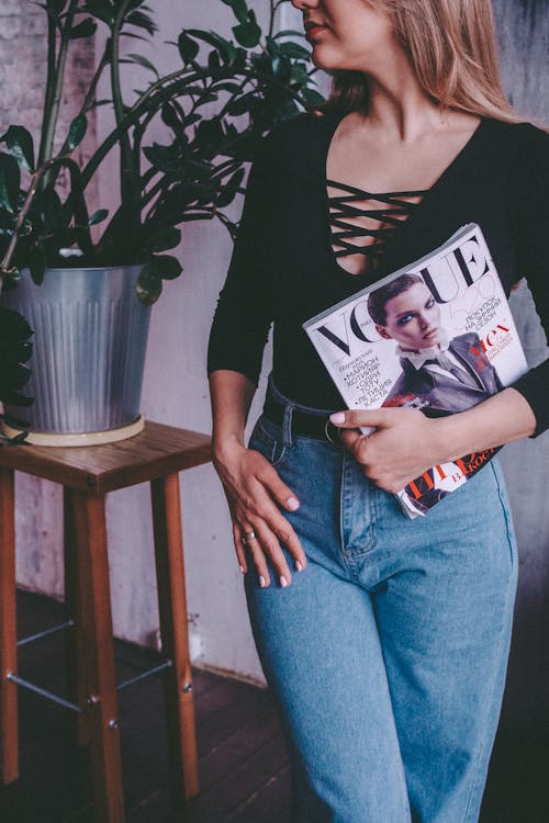 Fotos de stock gratuitas de irreconocible, mangas largas negras, mujer