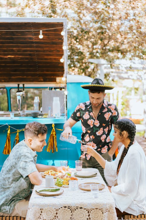 Fotobanka s bezplatnými fotkami na tému blízkosť, festival, hovorenie