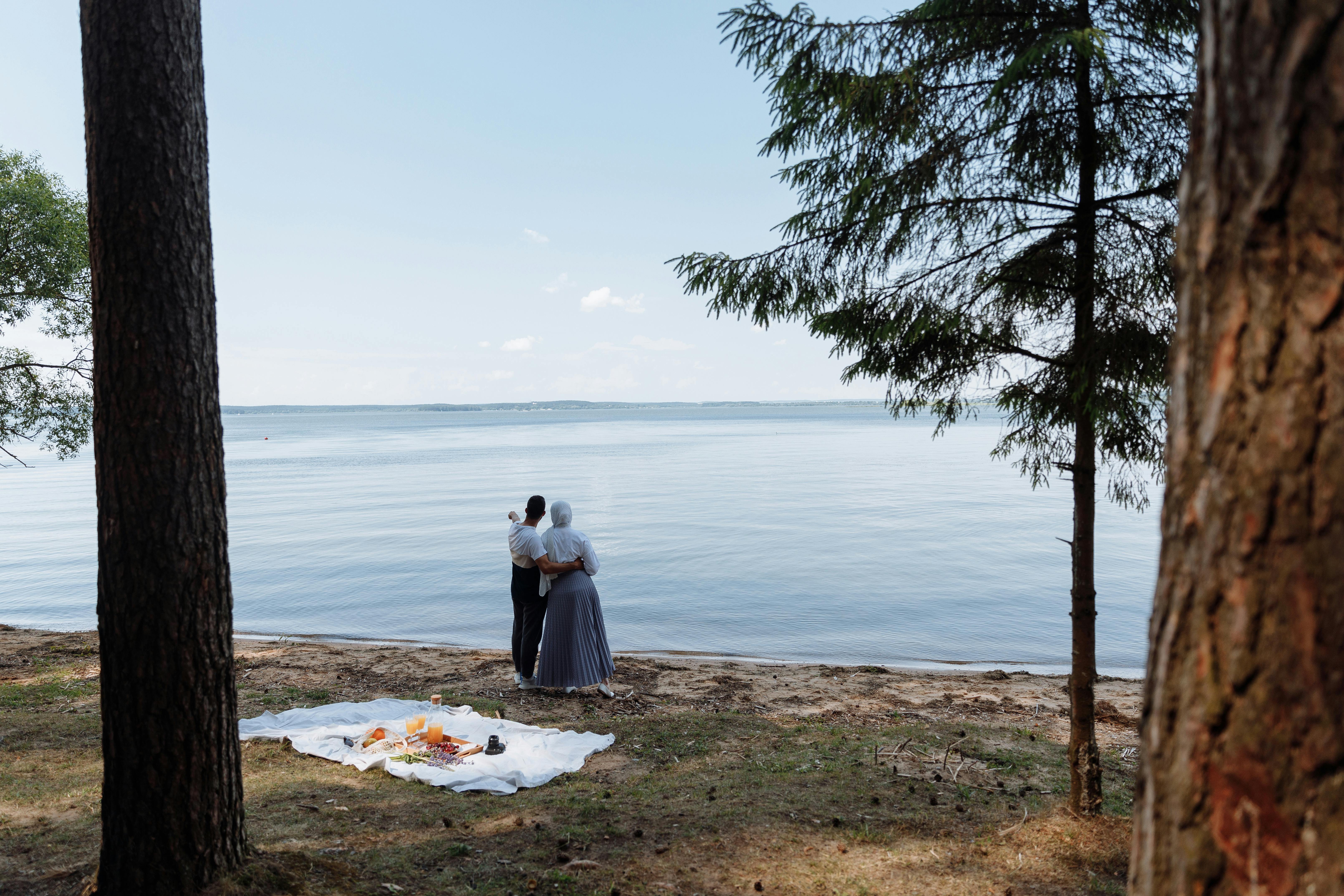 Traveler preparing for Fourth of July trip using a laptop