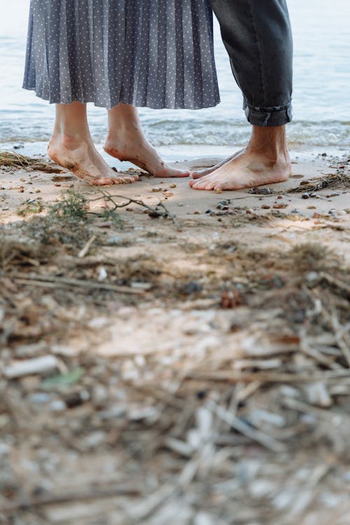 Free Couple Standing on Seashore Stock Photo