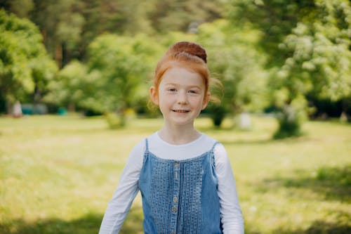 Fotos de stock gratuitas de adorable, al aire libre, césped