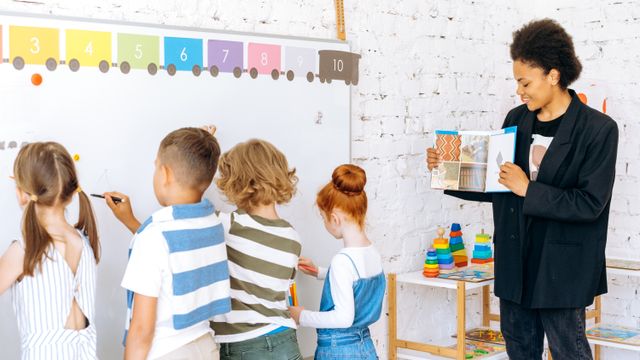 Child drawing in an online child-psychology session