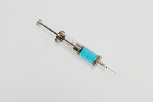 Darmowe zdjęcie z galerii z covid szczepionka, igła, laboratorium