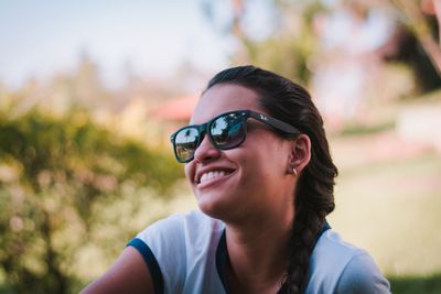 Young woman smiling outdoors by Daniel Xavier on Pexels
