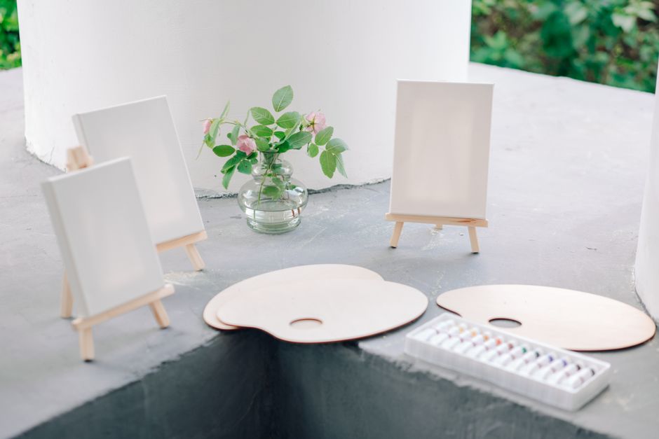 For a numbered canvas the tabletop easel already in the box is usually the right tool