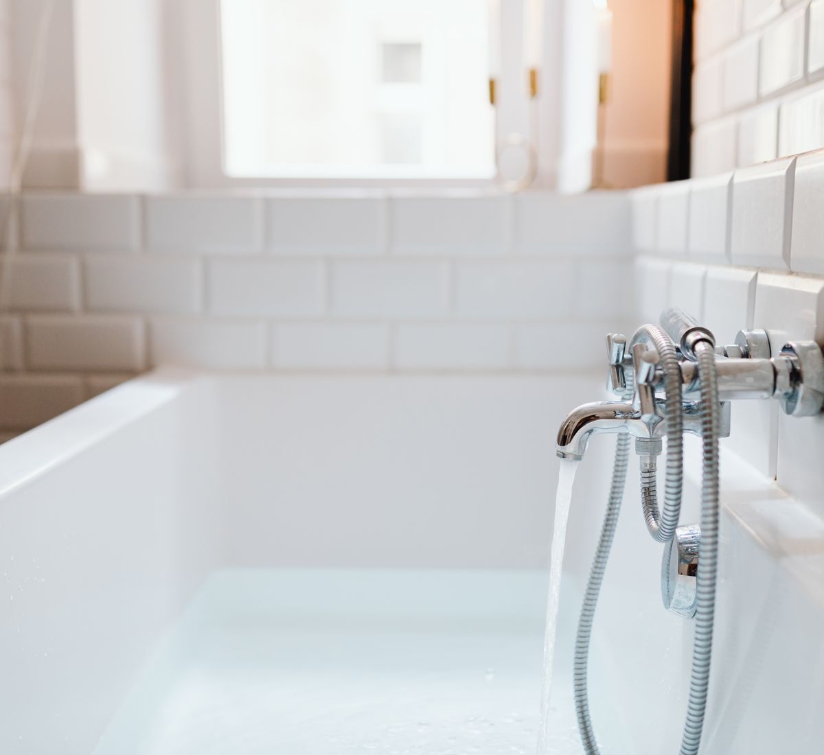 Walk-in tub and safety shower help in Chiefland, Florida
