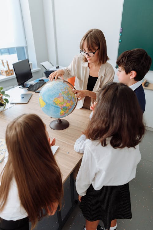 Kostenloses Stock Foto zu ausbildung, diskussion, erdkunde