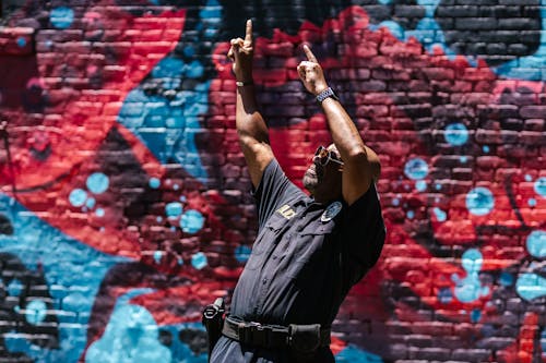 Základová fotografie zdarma na téma afroameričan, cihlová zeď, graffiti umění