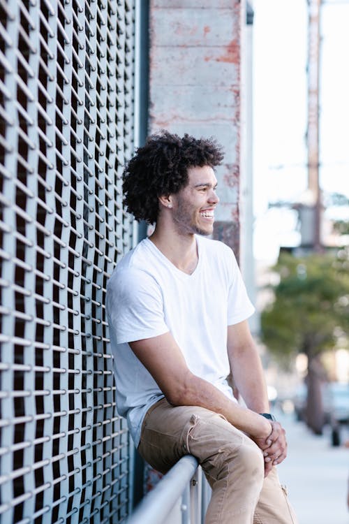 Gratis lagerfoto af afro hår, afslappet, gelænder