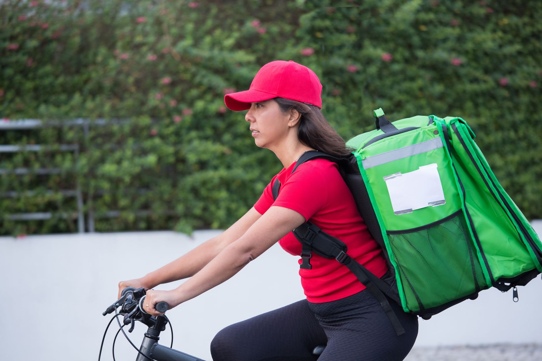 pexels-photo-8931721 Homemell XXXL Insulated Delivery Bag with Drink Carrier Review: What to Check Before Buying