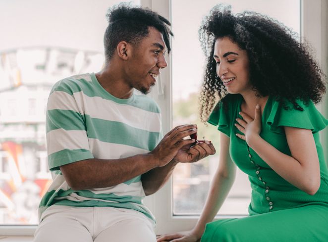 Online dating: starting a conversation on a niche platform