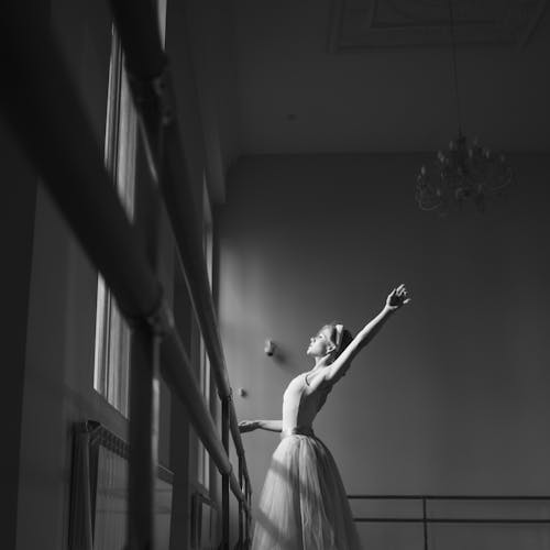 Free Grayscale Photo of Woman Doing Ballet Stock Photo
