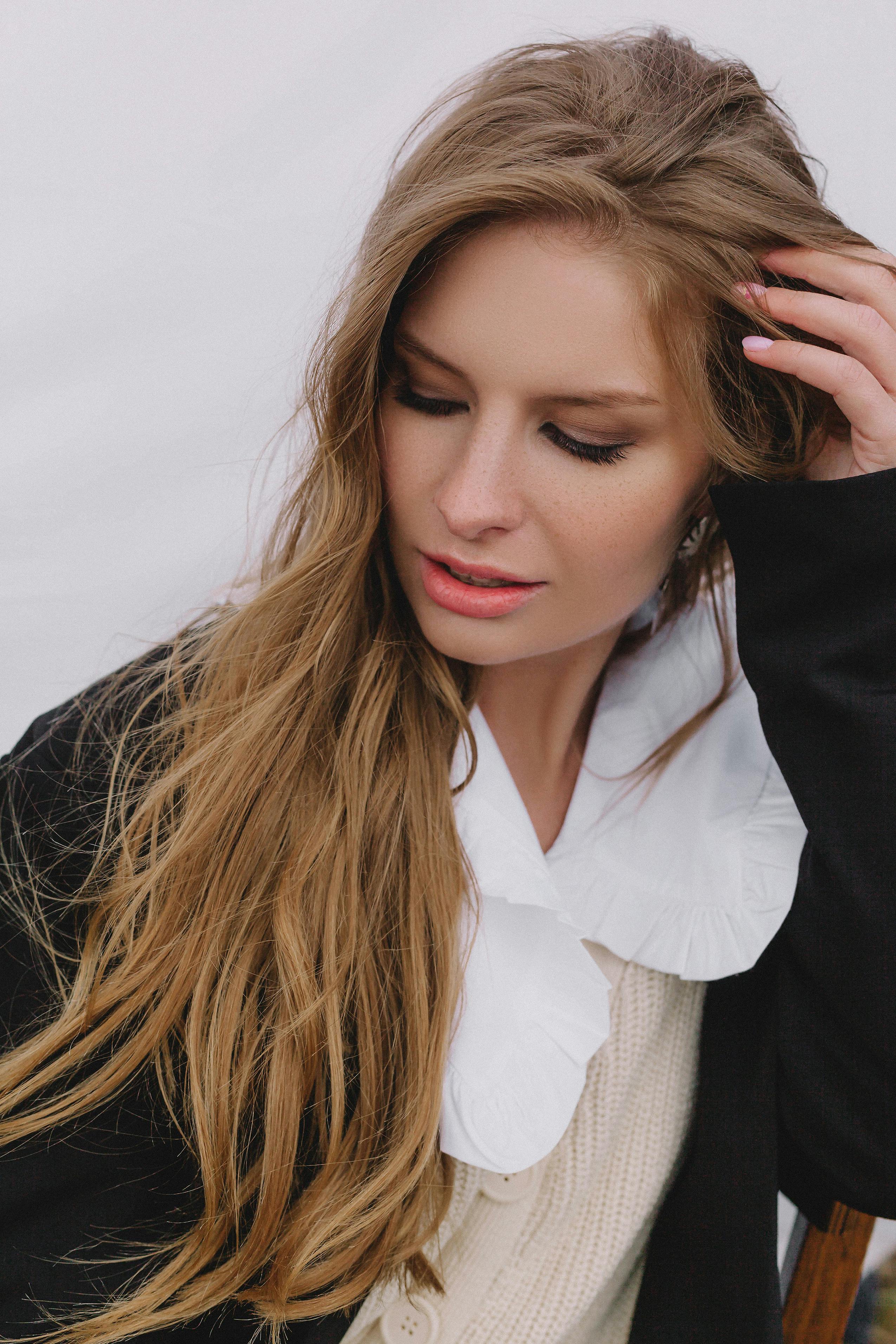 What does 3 fingers down mean?