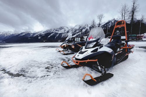Δωρεάν στοκ φωτογραφιών με snowmobile, βουνό, θέρετρο