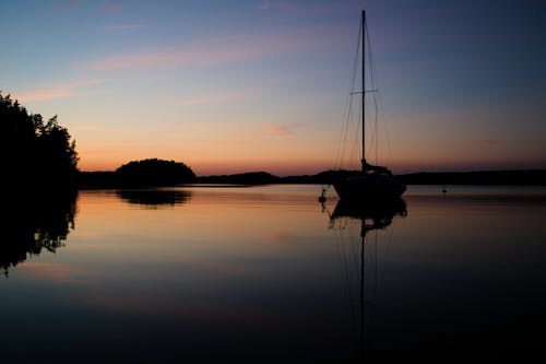 Immagine gratuita di alba, barca, calma