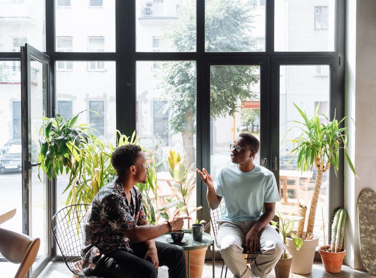 Online dating: starting a conversation on a niche platform