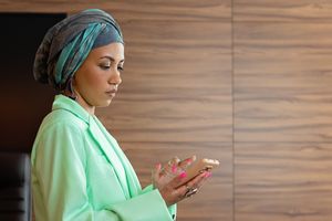 Femme avec son smartphone