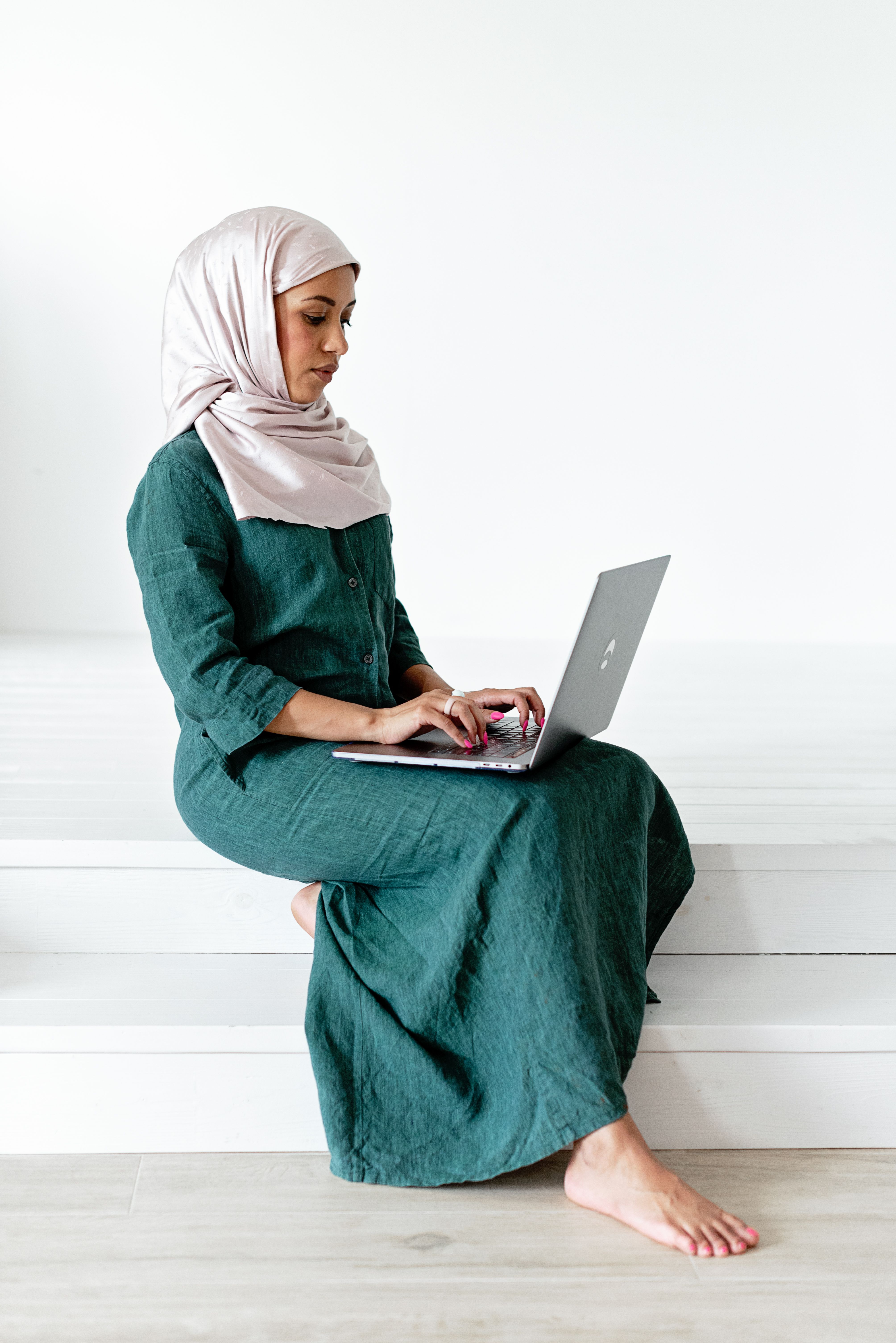 Woman Wearing a Green Dress · Free Stock Photo