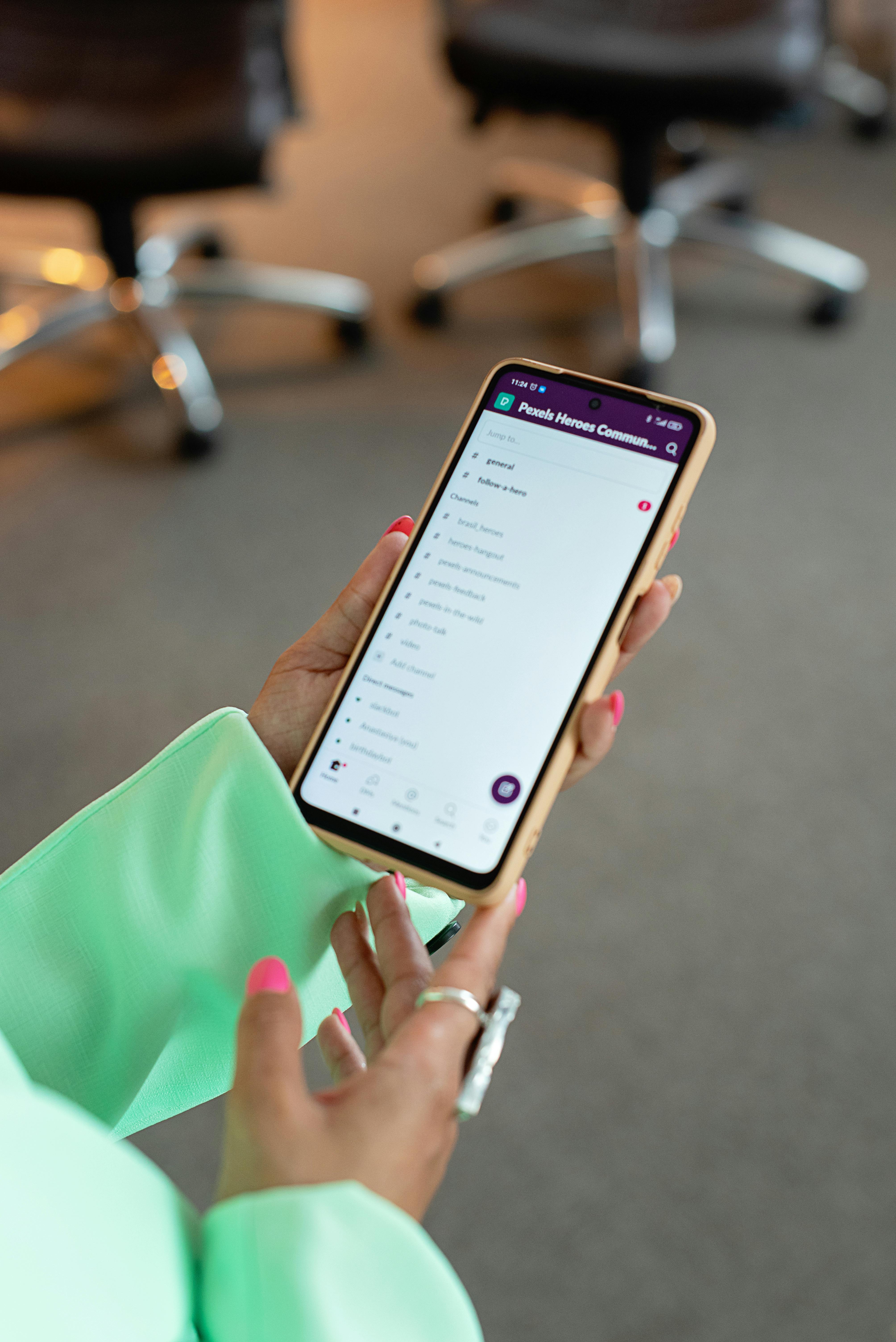 5 Top Yoga Apps To Use At The Office