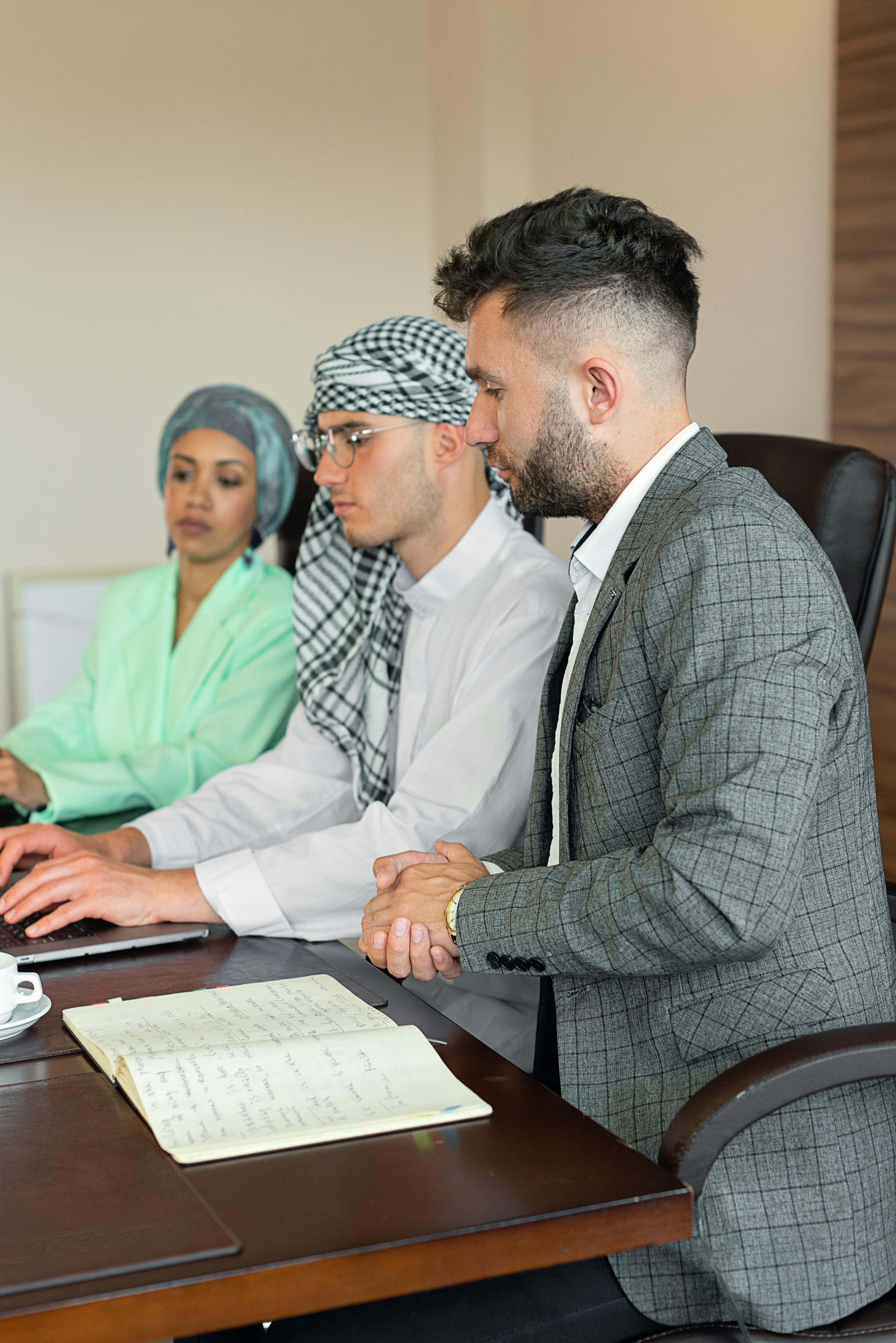 Gratis Immagine gratuita di abbigliamento da ufficio, adulto, aziendale Foto a disposizione