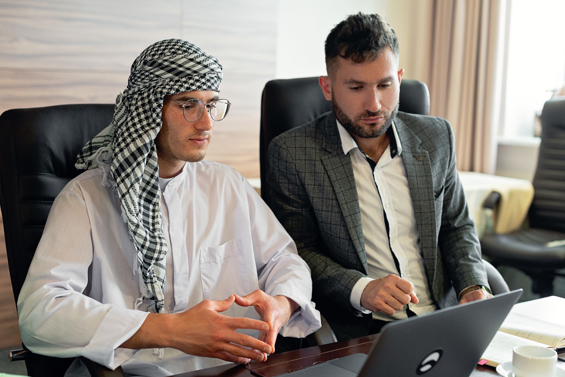 Iskry lietali v Michigane: Abdul El-Sayed a Mike Rogers sa stretli v prvom debatnom súboji o senátorské kreslo
