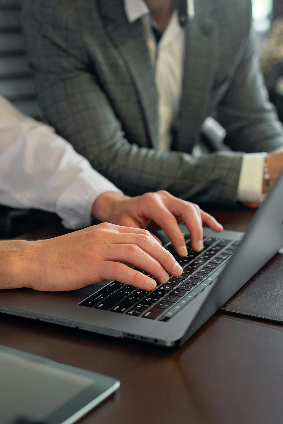 https://www.pexels.com/photo/a-businessperson-typing-on-a-laptop-8939102/