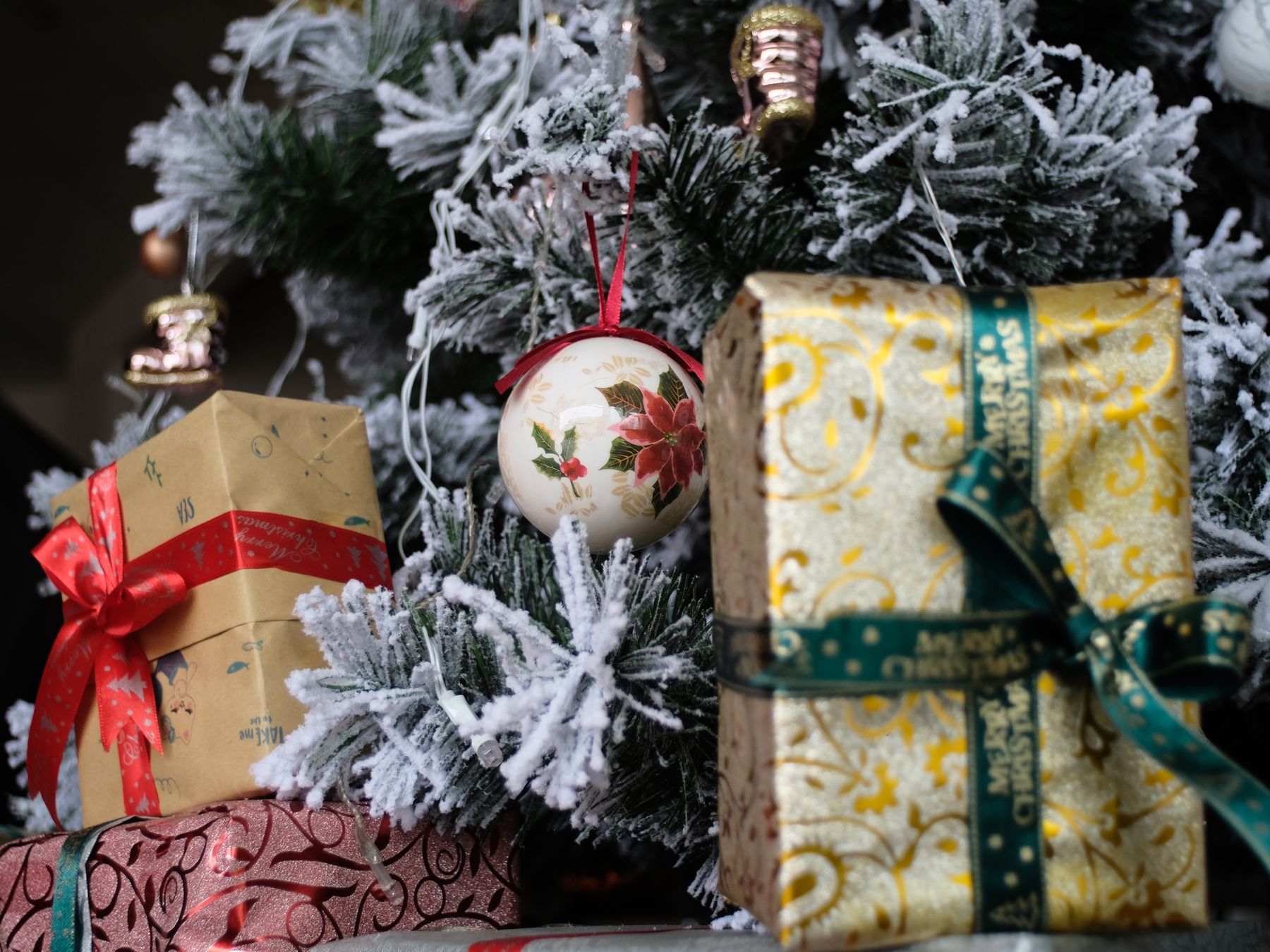 Heage — professional packers wrapping and boxing belongings