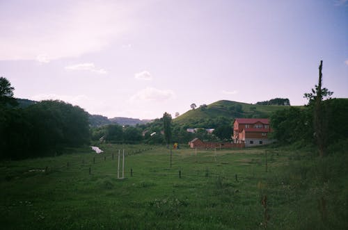 Darmowe zdjęcie z galerii z dom wiejski, gospodarstwo, krajobraz
