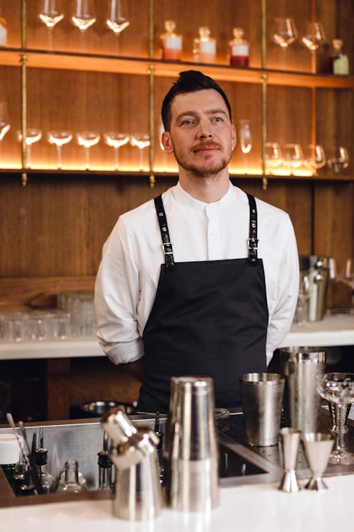 Fotobanka s bezplatnými fotkami na tému barman, muž, palica