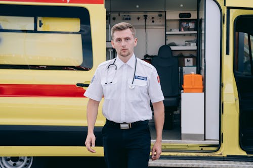 Kostnadsfri bild av ambulans, bil, bistånd