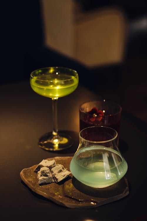 Gratis arkivbilde med alkoholholdig drikke, cocktaildrinker, cocktailglass Arkivbilde