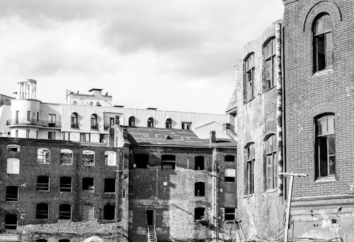 Foto profissional grátis de cidade, edifícios, escala de cinza