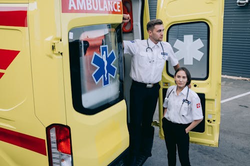 Kostenloses Stock Foto zu beruf, fahrzeug, frau