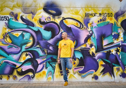 Δωρεάν στοκ φωτογραφιών με άνδρας, γκράφιτι, κίτρινη