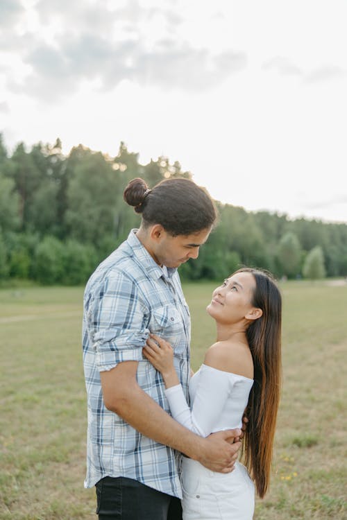 Free Couple Looking at Each Other Stock Photo