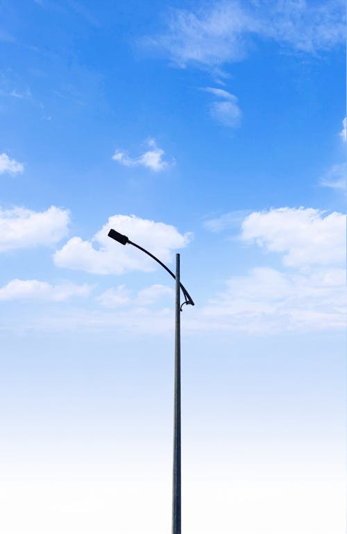 Бесплатное стоковое фото с белые облака, вертикальный выстрел, голубое небо